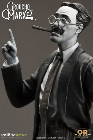 The statue to celebrate the myth of Groucho Marx - 12