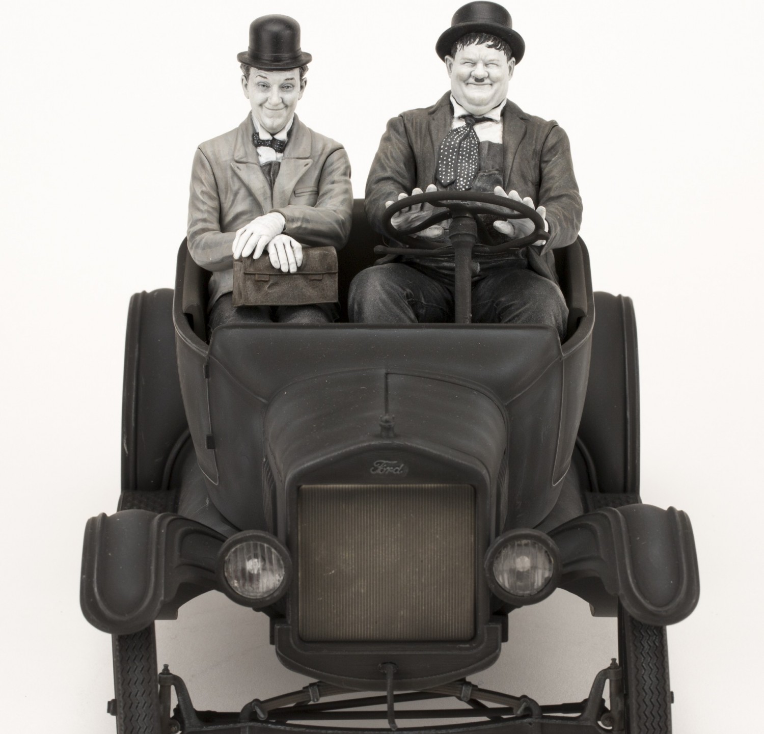 Laurel & Hardy on Ford Model T 1:12 scale resin statue - 20