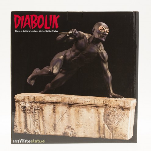 Incredibly dynamic statue of Diabolik - 9