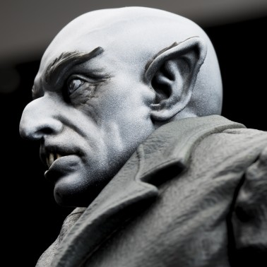 "The coming of Nosferatu" statue with detailed diorama - 20