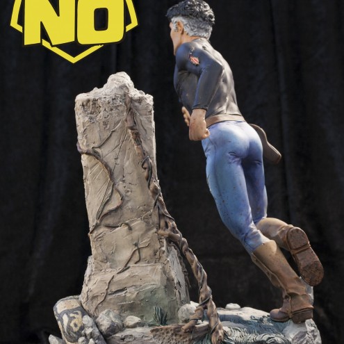 A unique statue without antecedents of Mister No - 2